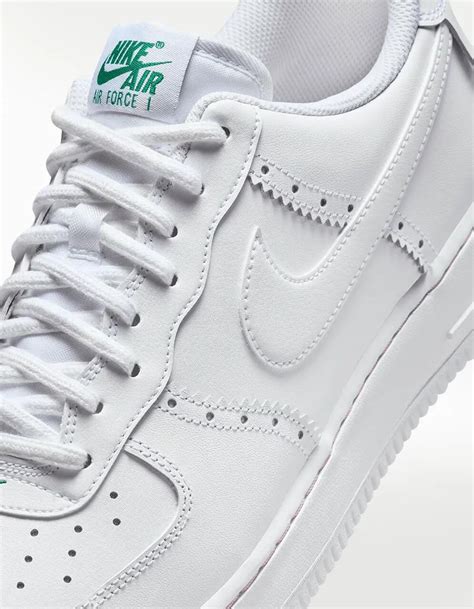Calzado para hombre Nike Air Force 1 '07 LV8. Nike MX.